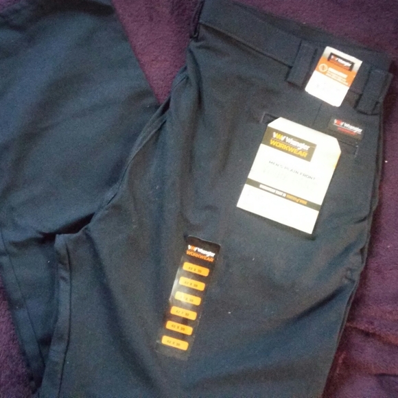 NWT Mens Wrangler 42x30 Workwear Work Pant - Picture 4 of 5